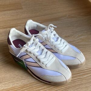 NWT Women’s Tretorn Sneakers Sz 7M